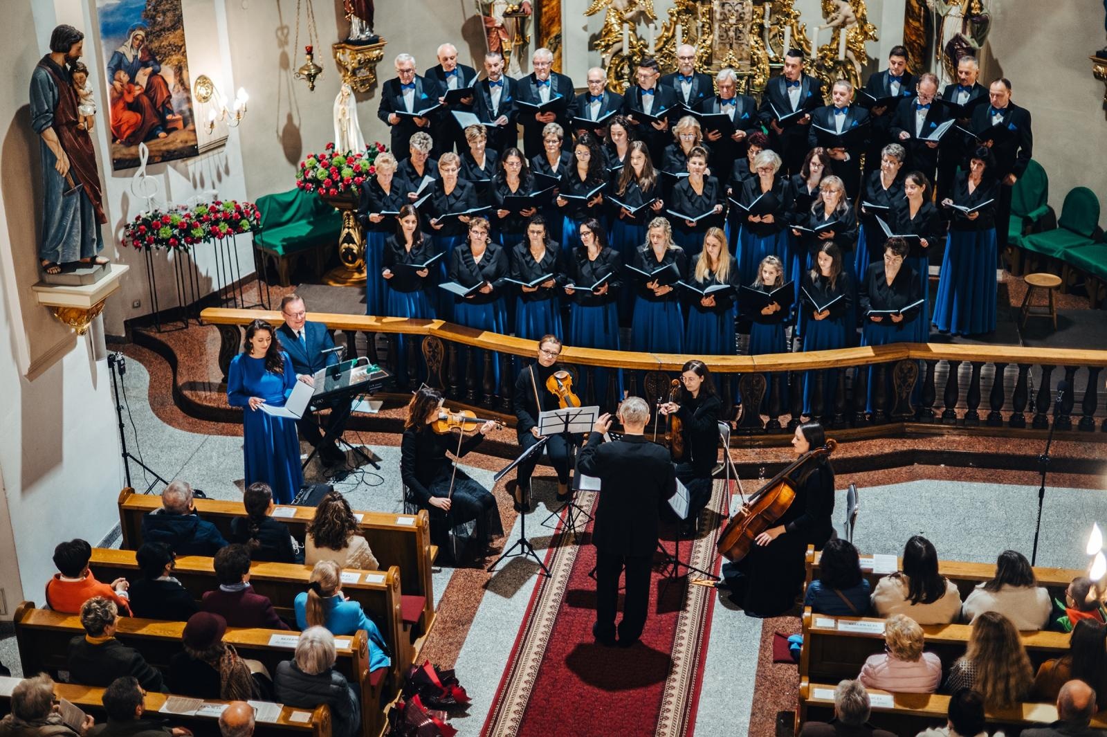 Zdjęcie w galerii na portalu naszraciborz.pl: 40-lecie chóru parafii św. Anny w Krzyżanowicach – jubileusz pełen muzyki i wzruszeń wiadomości z regionu