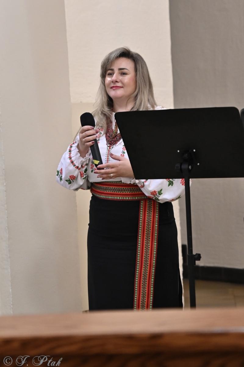 Zdjęcie w galerii na portalu naszraciborz.pl: Muzyka, która łączy serca – zespół Topolany z Ukrainy w raciborskim Kościele NSPJ wiadomości z regionu