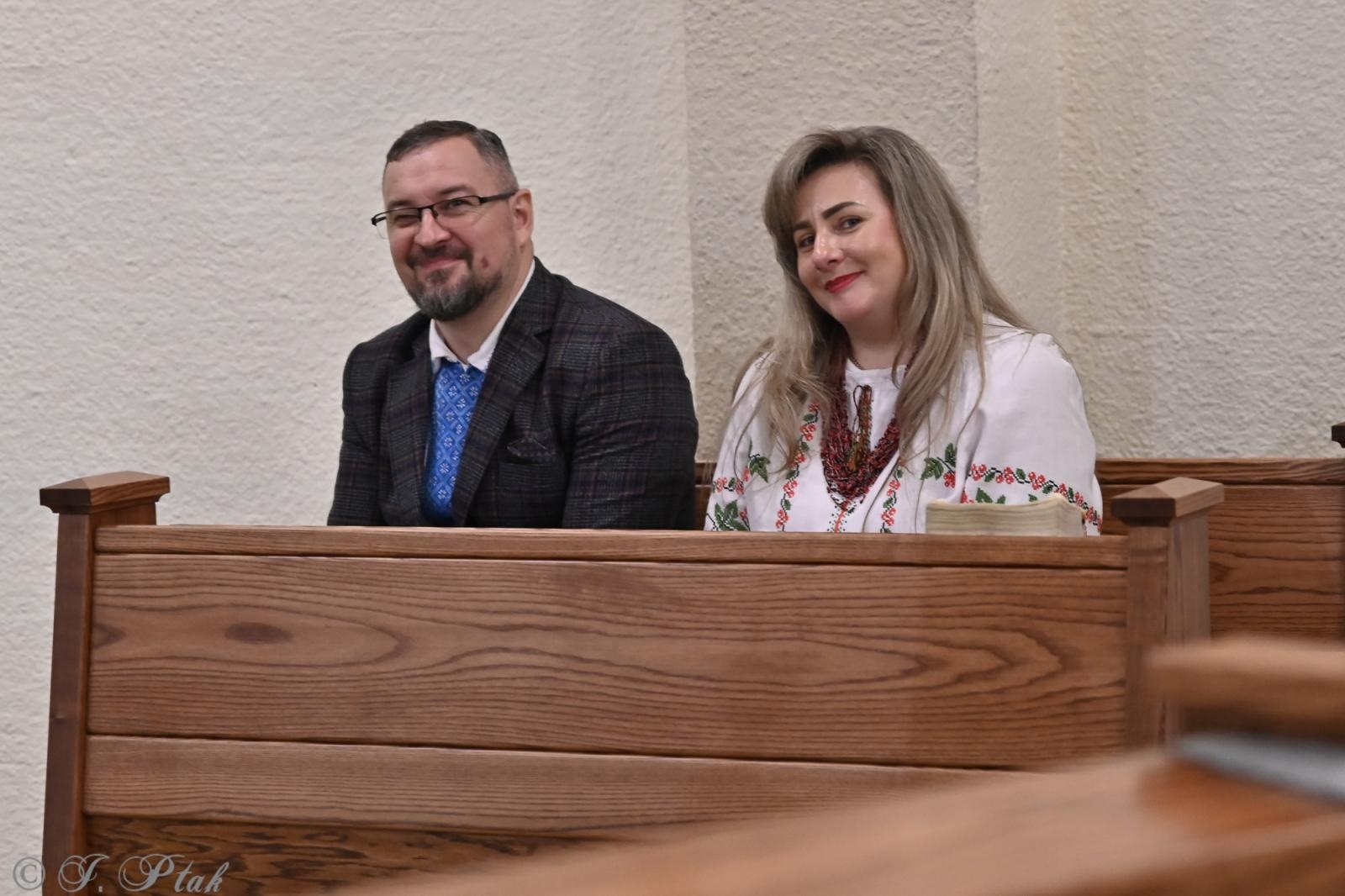 Zdjęcie w galerii na portalu naszraciborz.pl: Muzyka, która łączy serca – zespół Topolany z Ukrainy w raciborskim Kościele NSPJ wiadomości z regionu