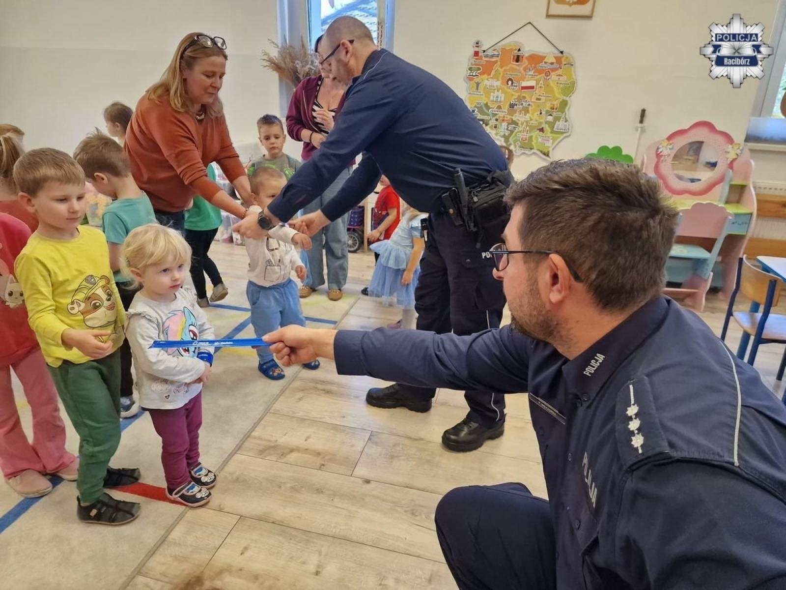 Zdjęcie w galerii na portalu naszraciborz.pl: O bezpieczeństwie w przedszkolu w Rudach wiadomości z regionu