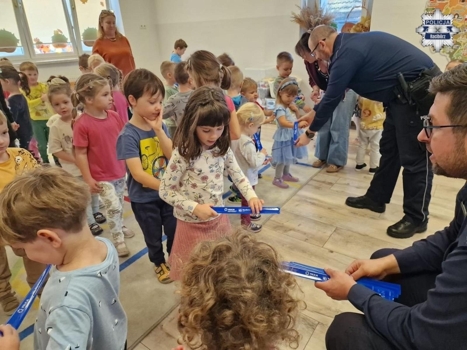 Zdjęcie w galerii na portalu naszraciborz.pl: O bezpieczeństwie w przedszkolu w Rudach wiadomości z regionu