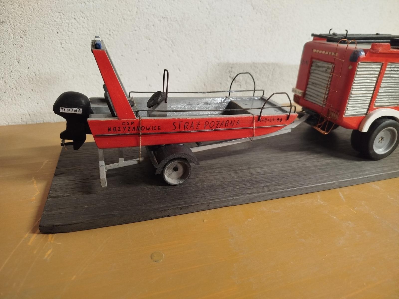 Zdjęcie w galerii na portalu naszraciborz.pl: Pasja i precyzja w jednym dziele. Mieszkaniec Krzyżanowic stworzył model wozu bojowego miejscowej jednostki OSP wiadomości z regionu