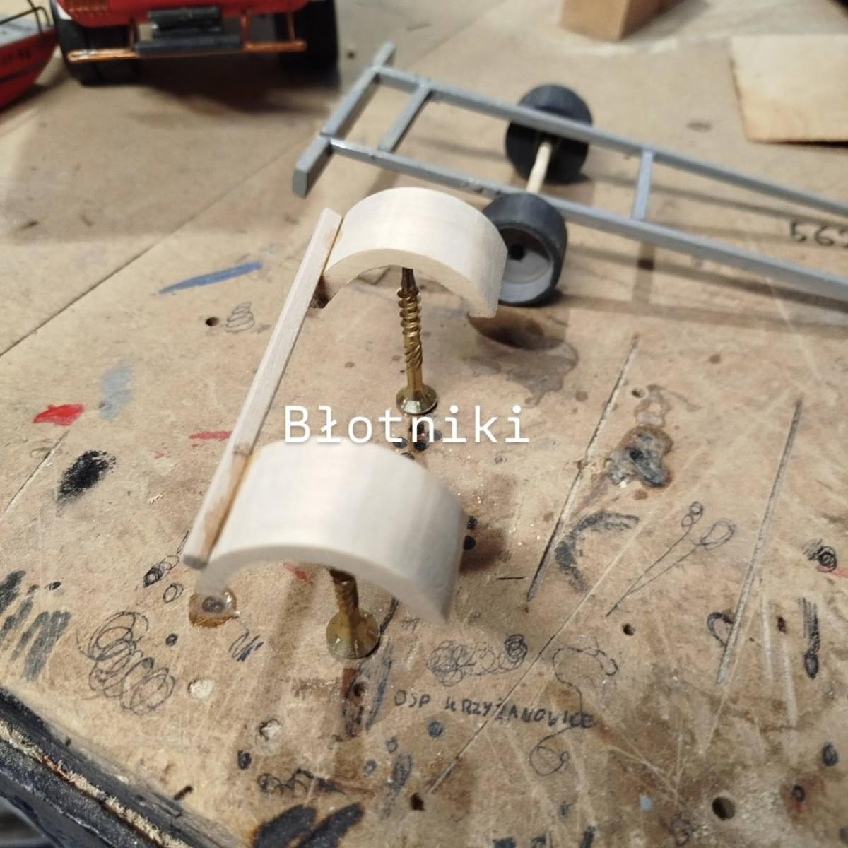 Zdjęcie w galerii na portalu naszraciborz.pl: Pasja i precyzja w jednym dziele. Mieszkaniec Krzyżanowic stworzył model wozu bojowego miejscowej jednostki OSP wiadomości z regionu