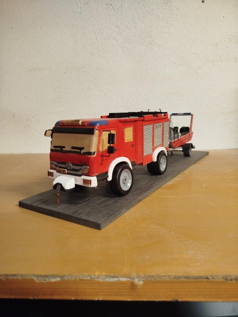 Zdjęcie w galerii na portalu naszraciborz.pl: Pasja i precyzja w jednym dziele. Mieszkaniec Krzyżanowic stworzył model wozu bojowego miejscowej jednostki OSP wiadomości z regionu