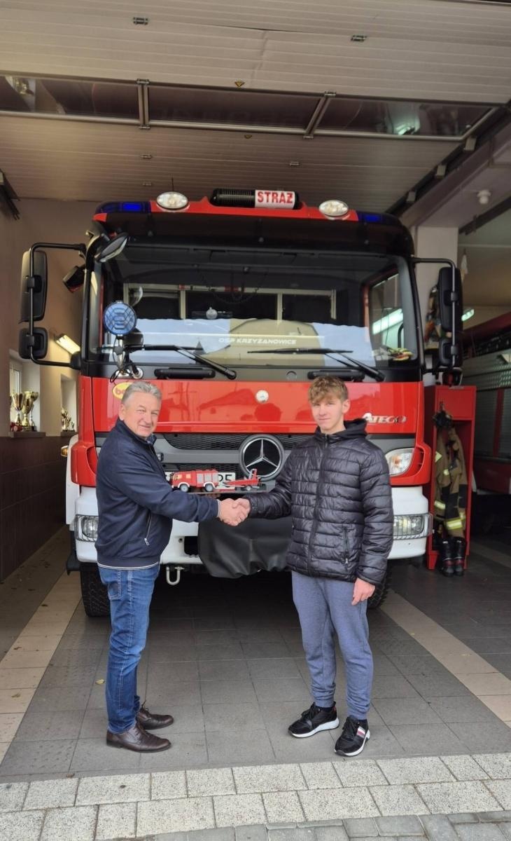 Zdjęcie w galerii na portalu naszraciborz.pl: Pasja i precyzja w jednym dziele. Mieszkaniec Krzyżanowic stworzył model wozu bojowego miejscowej jednostki OSP wiadomości z regionu