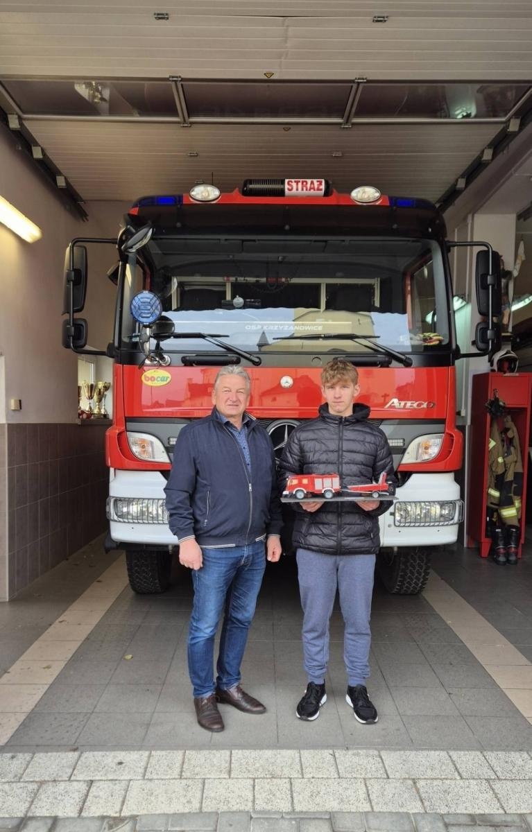 Zdjęcie w galerii na portalu naszraciborz.pl: Pasja i precyzja w jednym dziele. Mieszkaniec Krzyżanowic stworzył model wozu bojowego miejscowej jednostki OSP wiadomości z regionu