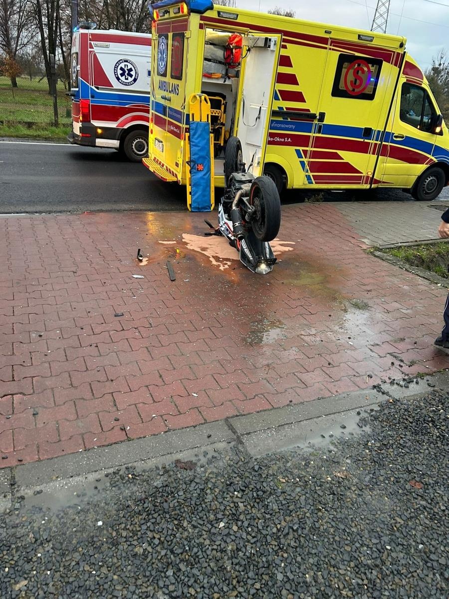 Zdjęcie w galerii na portalu naszraciborz.pl: Poważne zdarzenie drogowe na ul. Bogumińskiej w Raciborzu. Dwie osoby trafiły do szpitala wiadomości z regionu