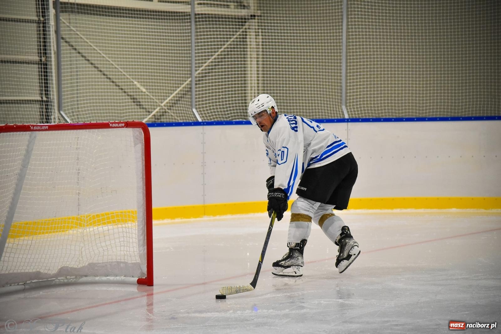 Zdjęcie w galerii na portalu naszraciborz.pl: Dragons Pszów pokonali Orły OSiR-u Racibórz. Hokej wrócił na Piastor [FOTO] wiadomości z regionu