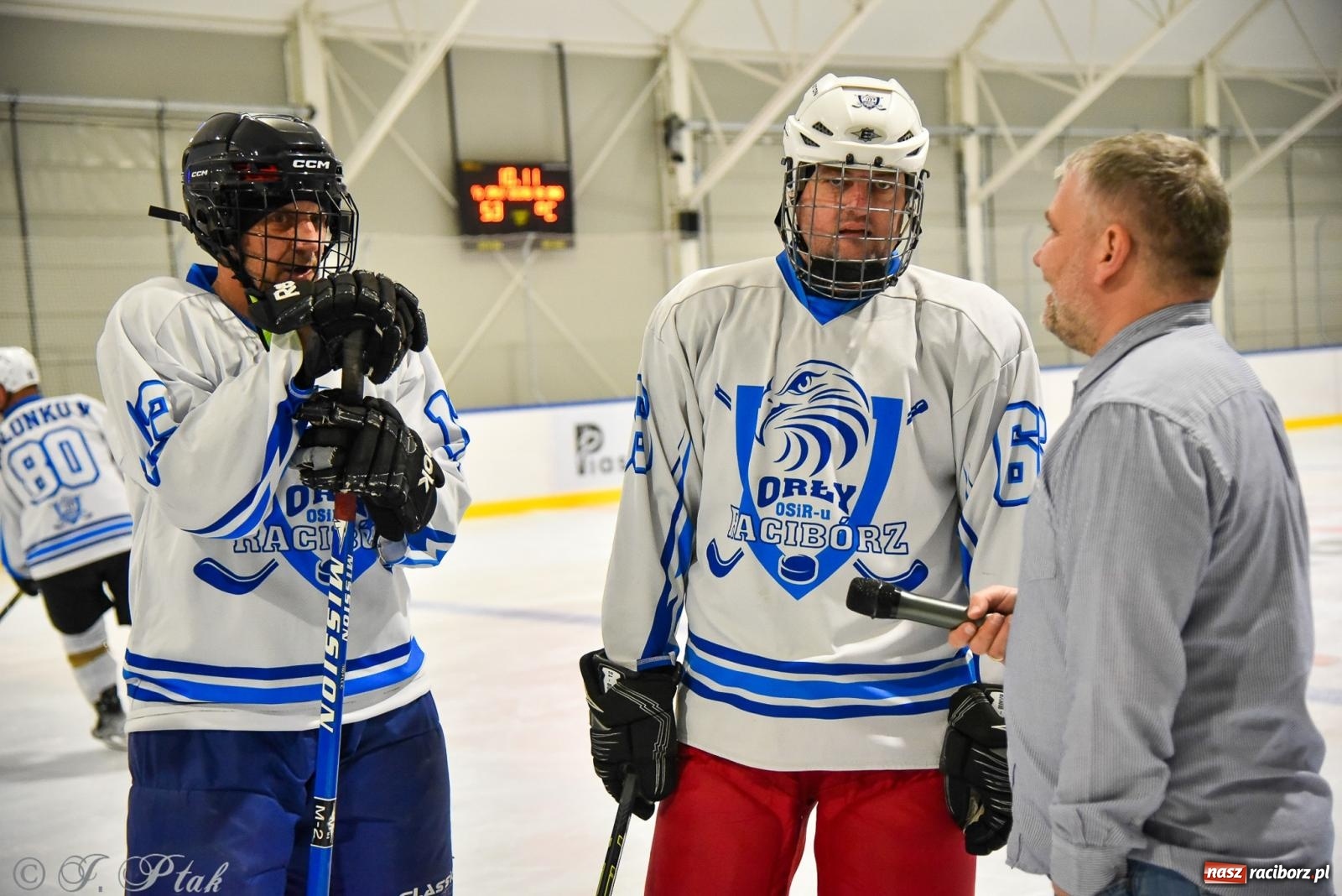 Zdjęcie w galerii na portalu naszraciborz.pl: Dragons Pszów pokonali Orły OSiR-u Racibórz. Hokej wrócił na Piastor [FOTO] wiadomości z regionu