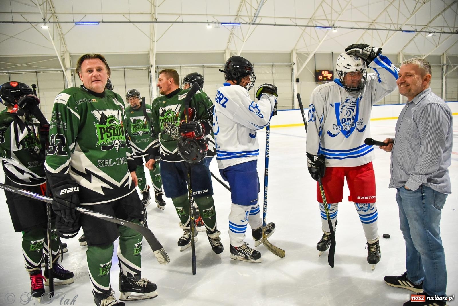 Zdjęcie w galerii na portalu naszraciborz.pl: Dragons Pszów pokonali Orły OSiR-u Racibórz. Hokej wrócił na Piastor [FOTO] wiadomości z regionu