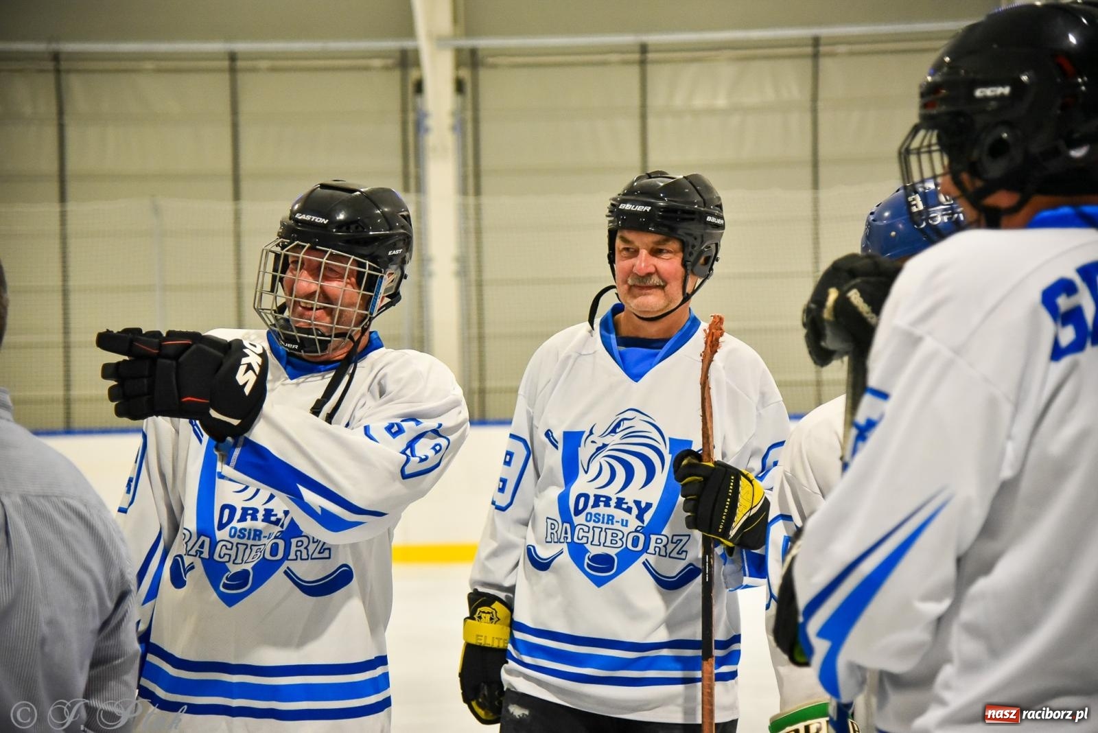 Zdjęcie w galerii na portalu naszraciborz.pl: Dragons Pszów pokonali Orły OSiR-u Racibórz. Hokej wrócił na Piastor [FOTO] wiadomości z regionu