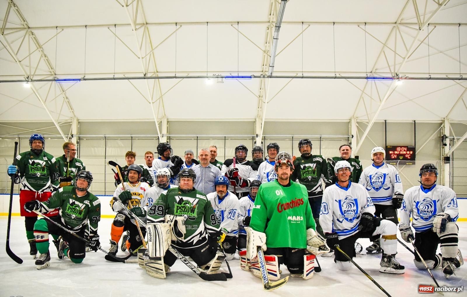 Zdjęcie w galerii na portalu naszraciborz.pl: Dragons Pszów pokonali Orły OSiR-u Racibórz. Hokej wrócił na Piastor [FOTO] wiadomości z regionu