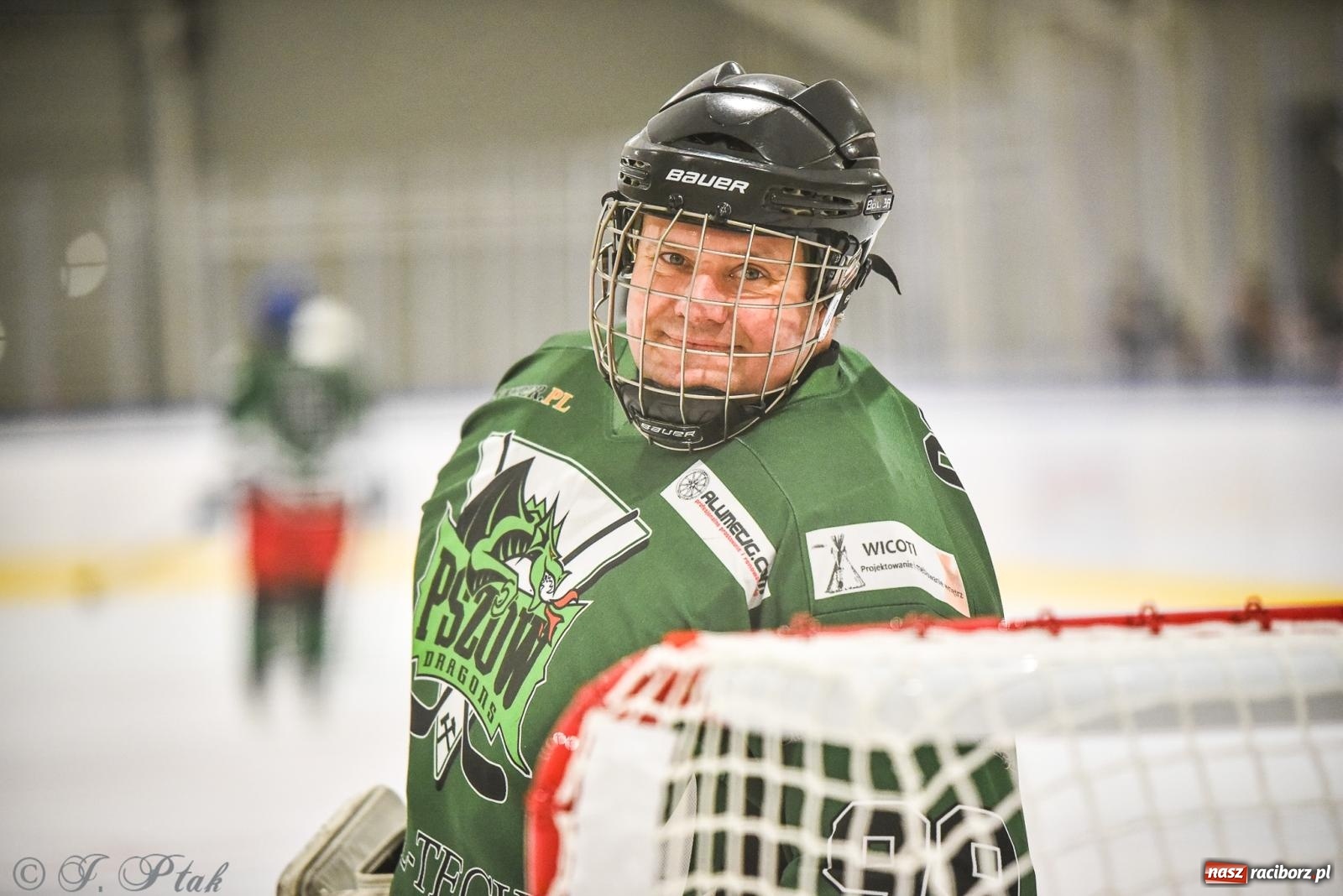 Zdjęcie w galerii na portalu naszraciborz.pl: Dragons Pszów pokonali Orły OSiR-u Racibórz. Hokej wrócił na Piastor [FOTO] wiadomości z regionu
