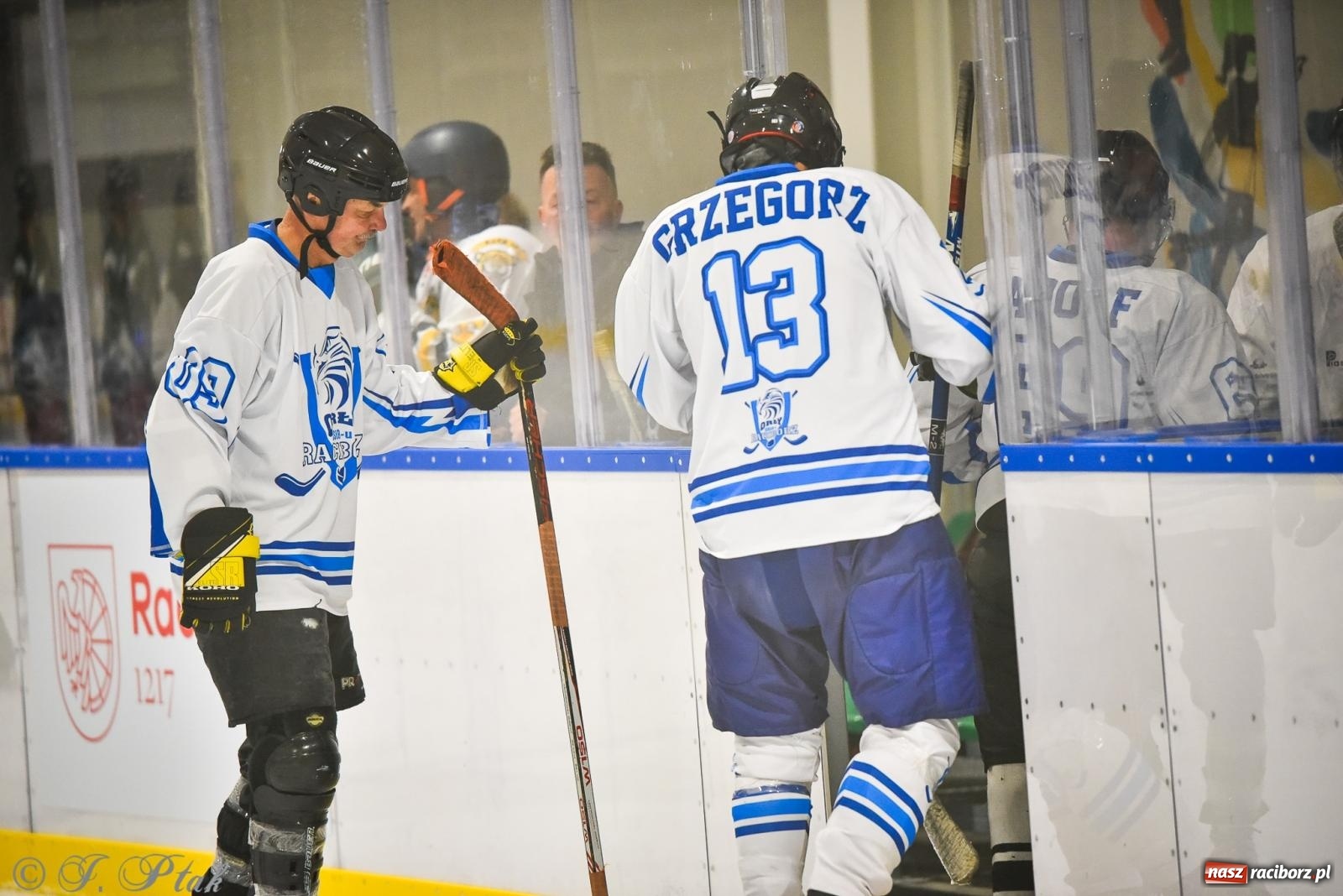 Zdjęcie w galerii na portalu naszraciborz.pl: Dragons Pszów pokonali Orły OSiR-u Racibórz. Hokej wrócił na Piastor [FOTO] wiadomości z regionu