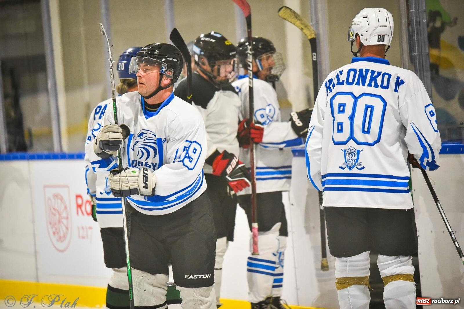 Zdjęcie w galerii na portalu naszraciborz.pl: Dragons Pszów pokonali Orły OSiR-u Racibórz. Hokej wrócił na Piastor [FOTO] wiadomości z regionu