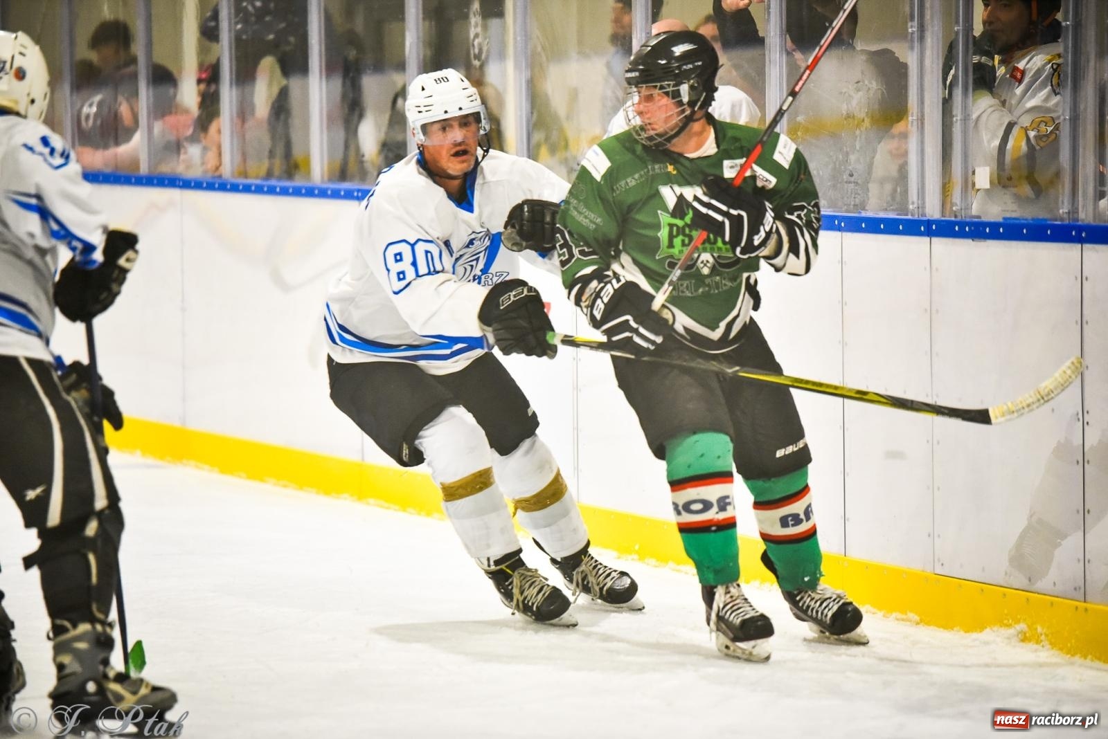 Zdjęcie w galerii na portalu naszraciborz.pl: Dragons Pszów pokonali Orły OSiR-u Racibórz. Hokej wrócił na Piastor [FOTO] wiadomości z regionu