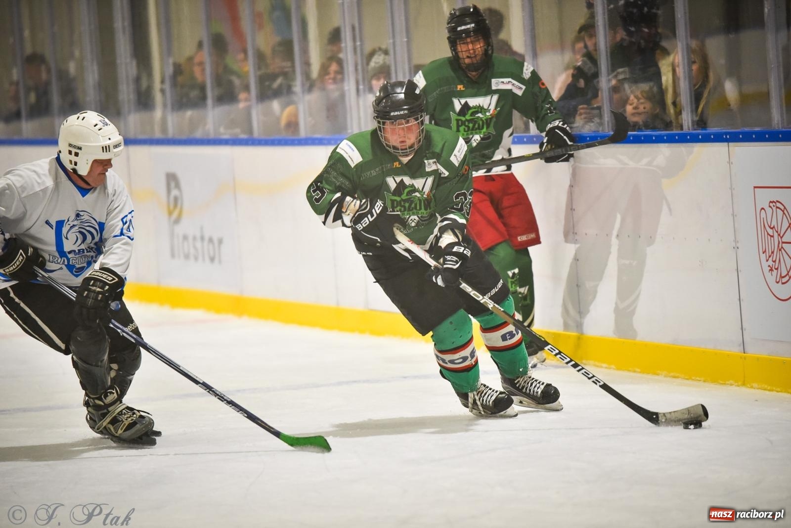 Zdjęcie w galerii na portalu naszraciborz.pl: Dragons Pszów pokonali Orły OSiR-u Racibórz. Hokej wrócił na Piastor [FOTO] wiadomości z regionu