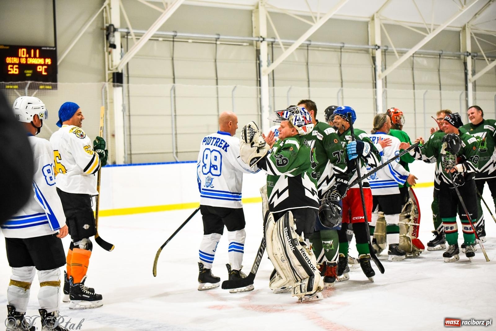 Zdjęcie w galerii na portalu naszraciborz.pl: Dragons Pszów pokonali Orły OSiR-u Racibórz. Hokej wrócił na Piastor [FOTO] wiadomości z regionu