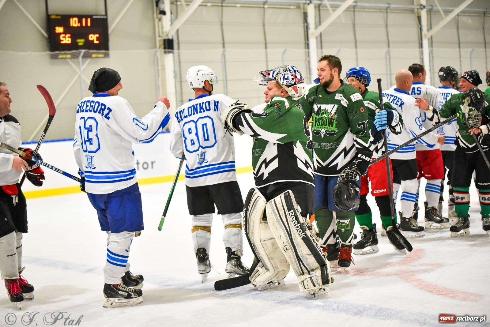 Zdjęcie w galerii na portalu naszraciborz.pl: Dragons Pszów pokonali Orły OSiR-u Racibórz. Hokej wrócił na Piastor [FOTO] wiadomości z regionu
