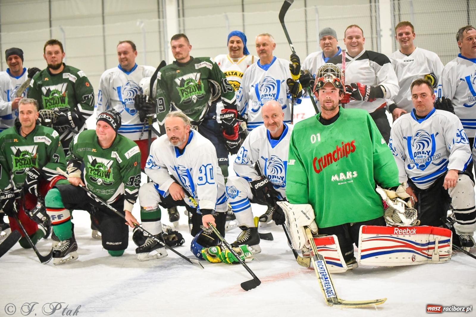 Zdjęcie w galerii na portalu naszraciborz.pl: Dragons Pszów pokonali Orły OSiR-u Racibórz. Hokej wrócił na Piastor [FOTO] wiadomości z regionu
