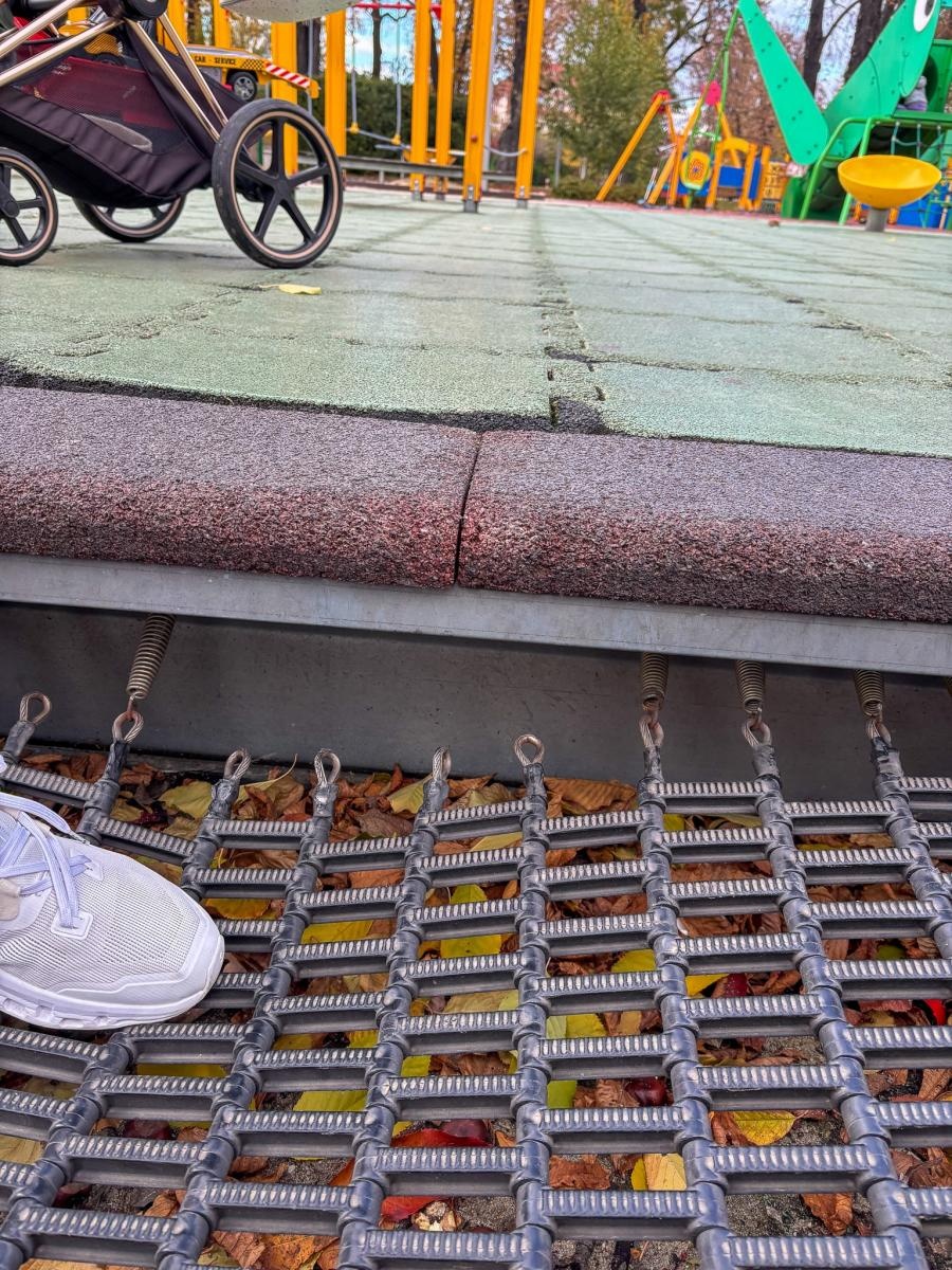 Zdjęcie w galerii na portalu naszraciborz.pl: List do redakcji: Zaniedbany plac zabaw przy parku Jordanowskim wiadomości z regionu