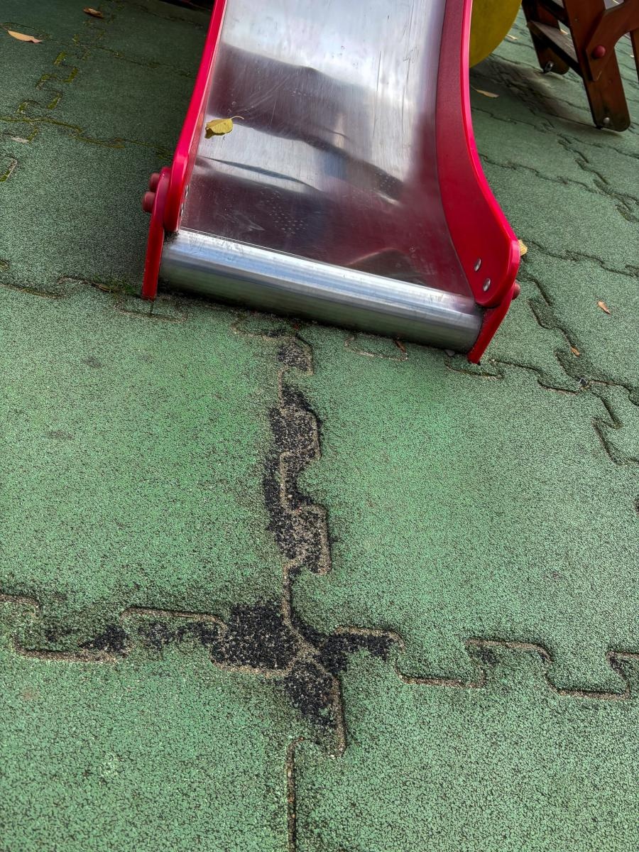 Zdjęcie w galerii na portalu naszraciborz.pl: List do redakcji: Zaniedbany plac zabaw przy parku Jordanowskim wiadomości z regionu