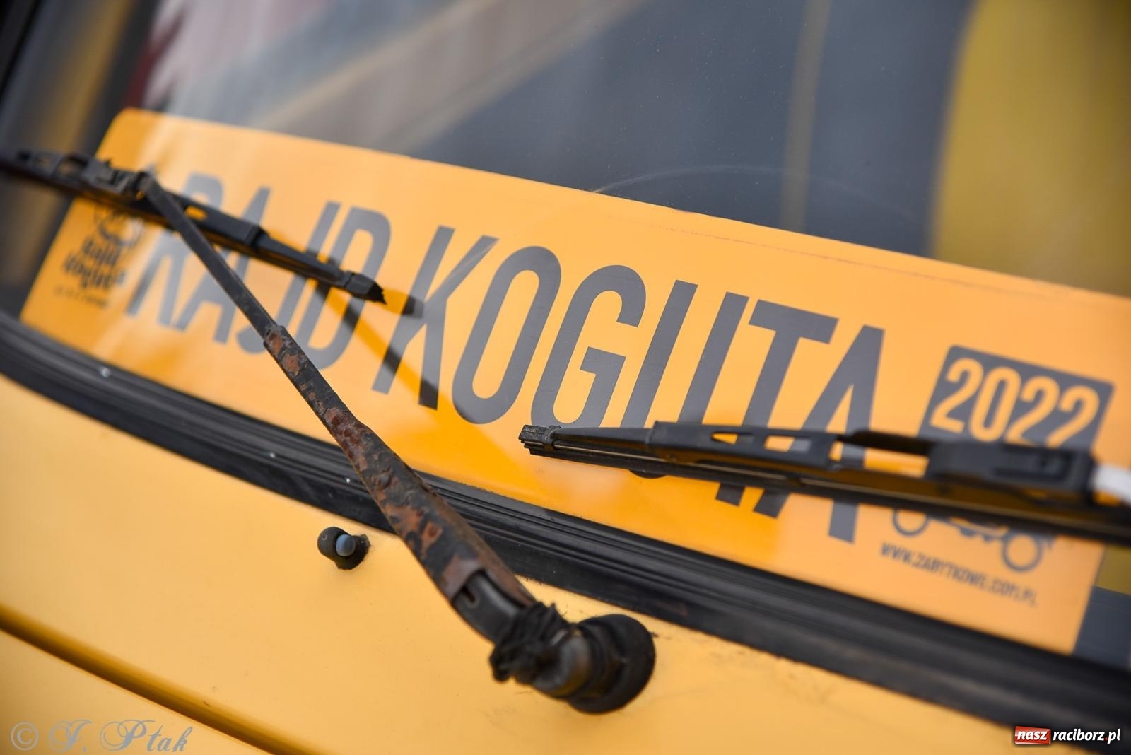 Zdjęcie w galerii na portalu naszraciborz.pl: Gwiazdy motoryzacji minionych dekad na raciborskim rynku [FOTO i WIDEO] wiadomości z regionu