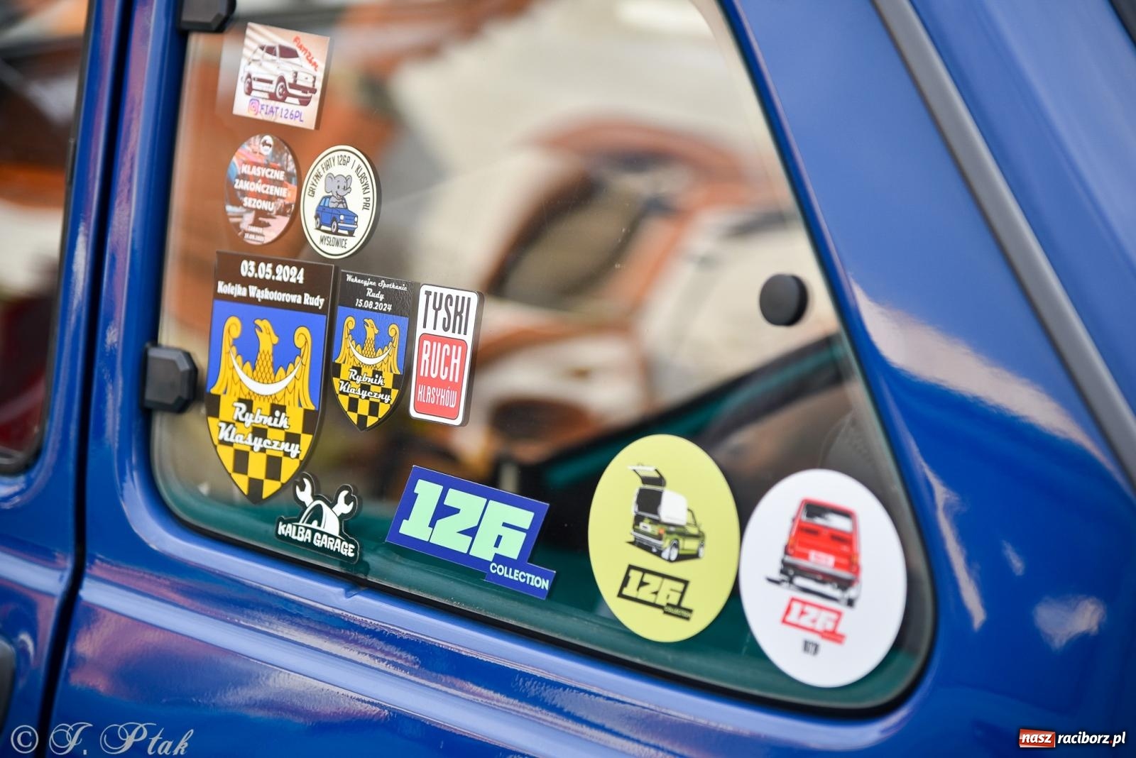 Zdjęcie w galerii na portalu naszraciborz.pl: Gwiazdy motoryzacji minionych dekad na raciborskim rynku [FOTO i WIDEO] wiadomości z regionu