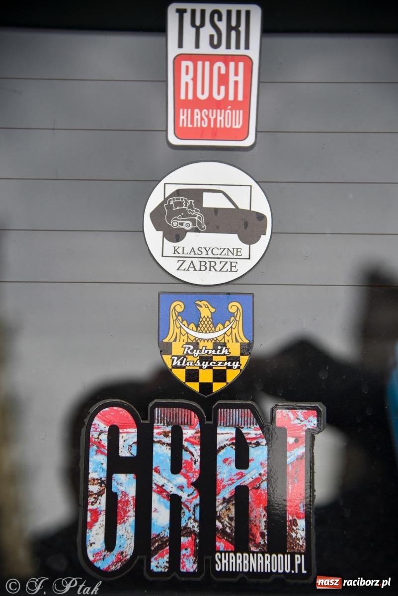 Zdjęcie w galerii na portalu naszraciborz.pl: Gwiazdy motoryzacji minionych dekad na raciborskim rynku [FOTO i WIDEO] wiadomości z regionu