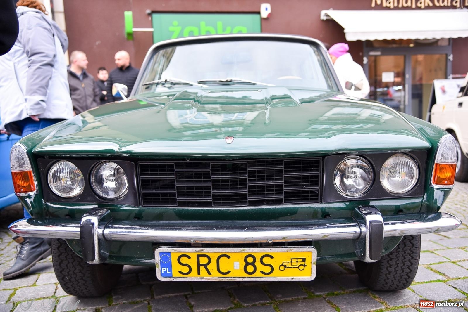 Zdjęcie w galerii na portalu naszraciborz.pl: Gwiazdy motoryzacji minionych dekad na raciborskim rynku [FOTO i WIDEO] wiadomości z regionu