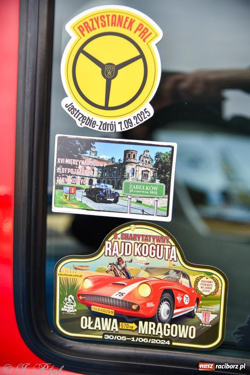 Zdjęcie w galerii na portalu naszraciborz.pl: Gwiazdy motoryzacji minionych dekad na raciborskim rynku [FOTO i WIDEO] wiadomości z regionu