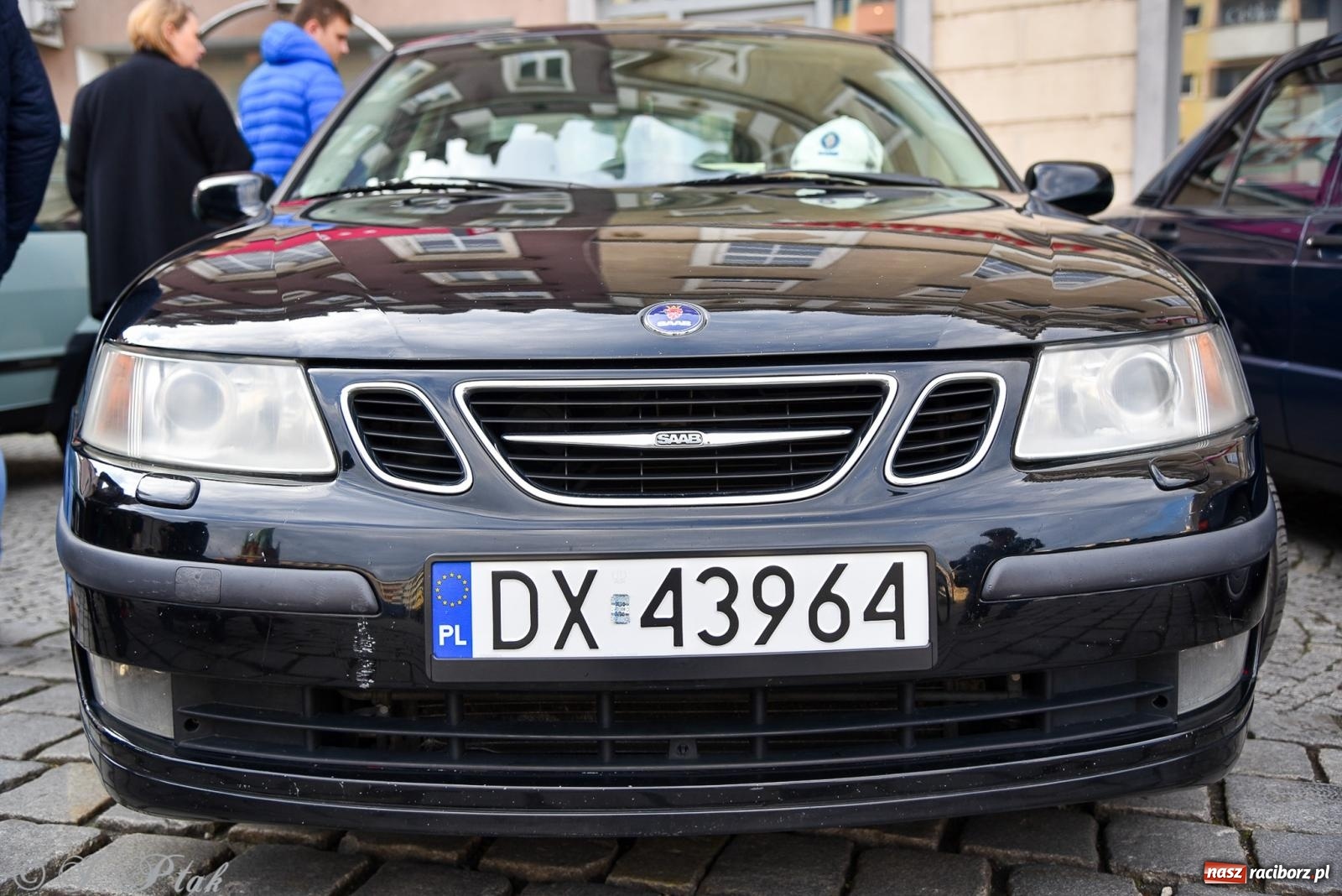 Zdjęcie w galerii na portalu naszraciborz.pl: Gwiazdy motoryzacji minionych dekad na raciborskim rynku [FOTO i WIDEO] wiadomości z regionu
