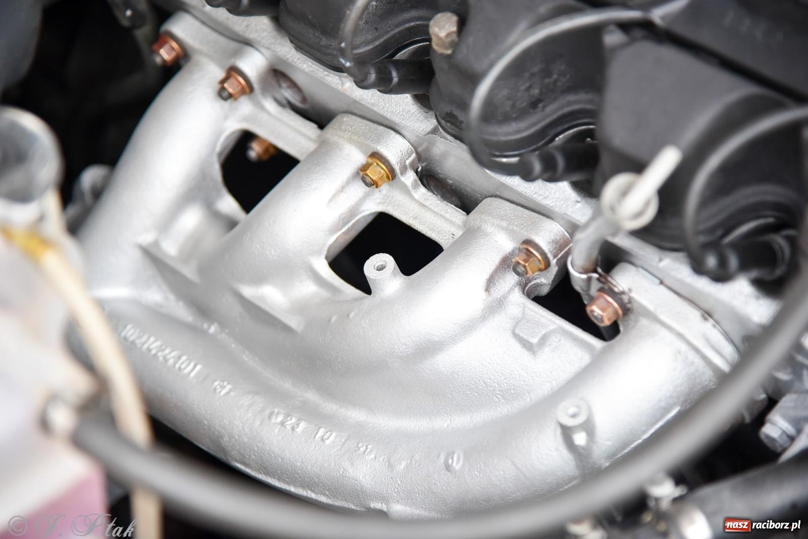 Zdjęcie w galerii na portalu naszraciborz.pl: Gwiazdy motoryzacji minionych dekad na raciborskim rynku [FOTO i WIDEO] wiadomości z regionu