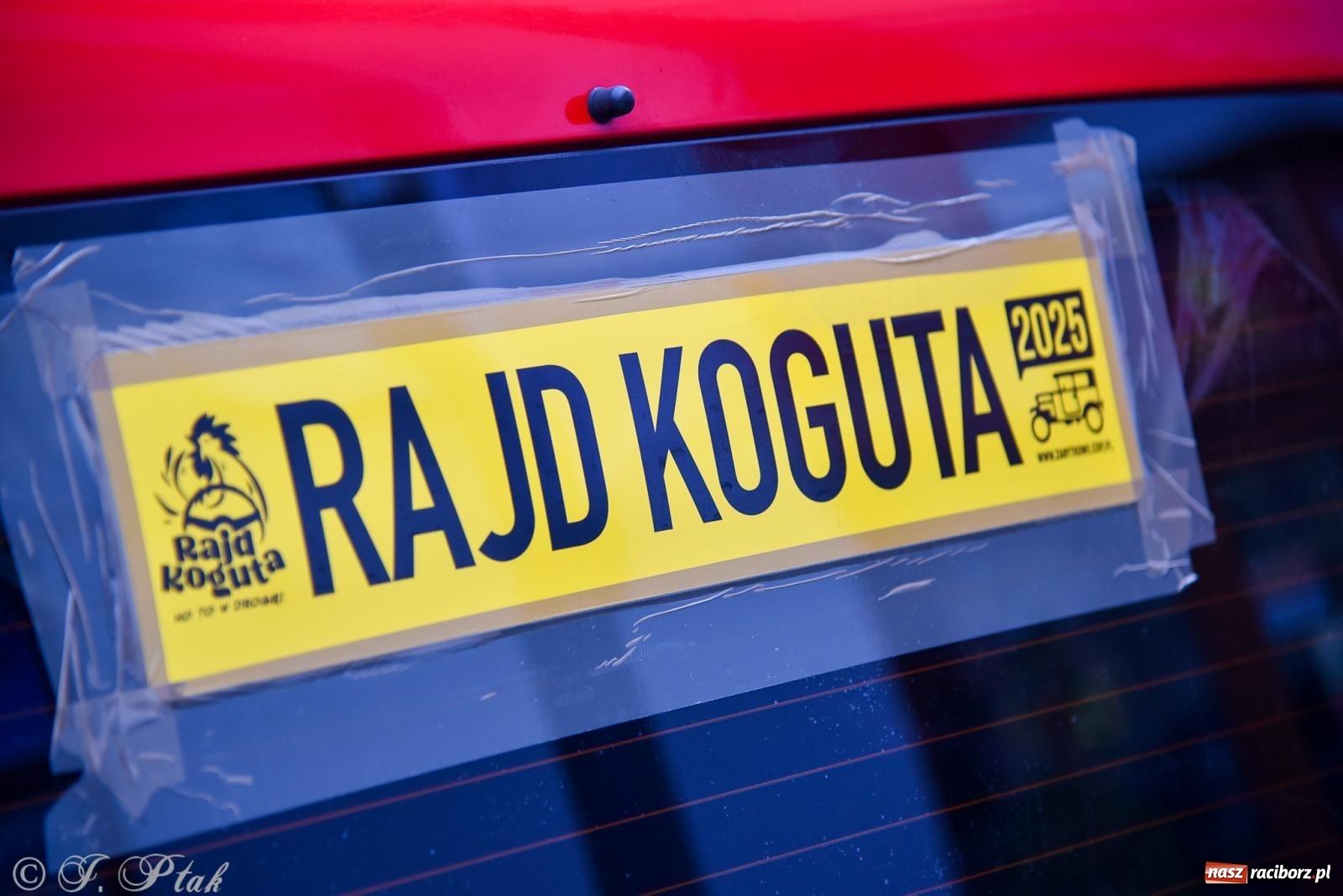 Zdjęcie w galerii na portalu naszraciborz.pl: Gwiazdy motoryzacji minionych dekad na raciborskim rynku [FOTO i WIDEO] wiadomości z regionu