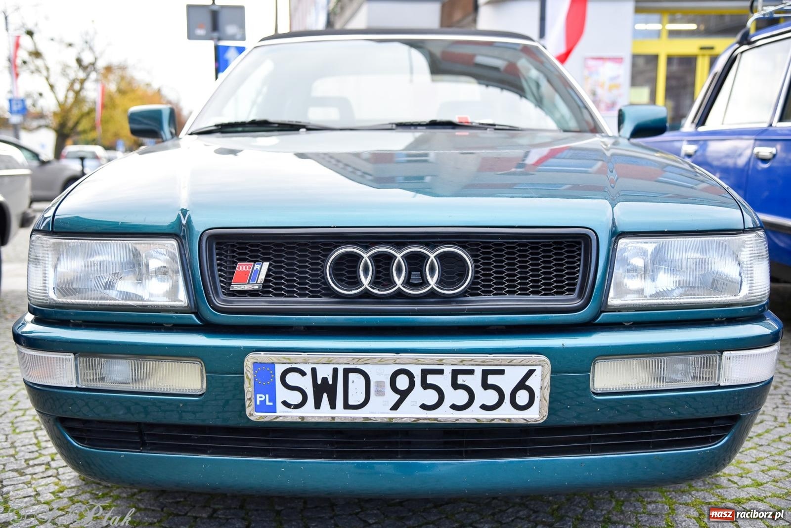 Zdjęcie w galerii na portalu naszraciborz.pl: Gwiazdy motoryzacji minionych dekad na raciborskim rynku [FOTO i WIDEO] wiadomości z regionu