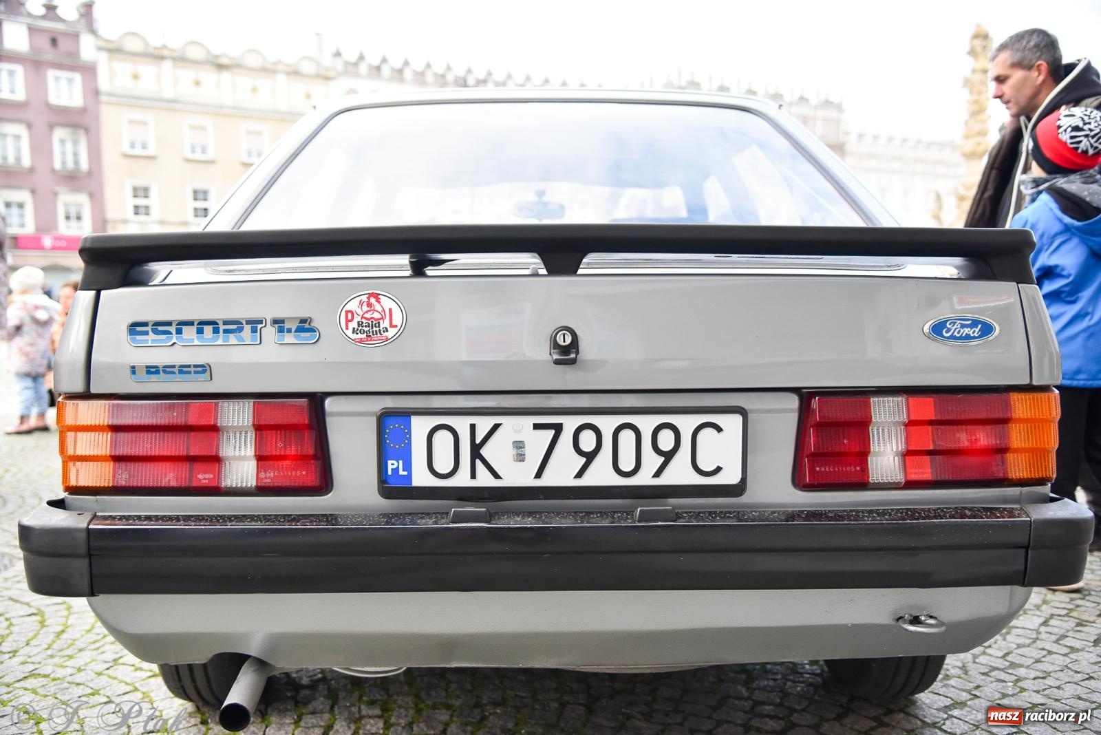 Zdjęcie w galerii na portalu naszraciborz.pl: Gwiazdy motoryzacji minionych dekad na raciborskim rynku [FOTO i WIDEO] wiadomości z regionu