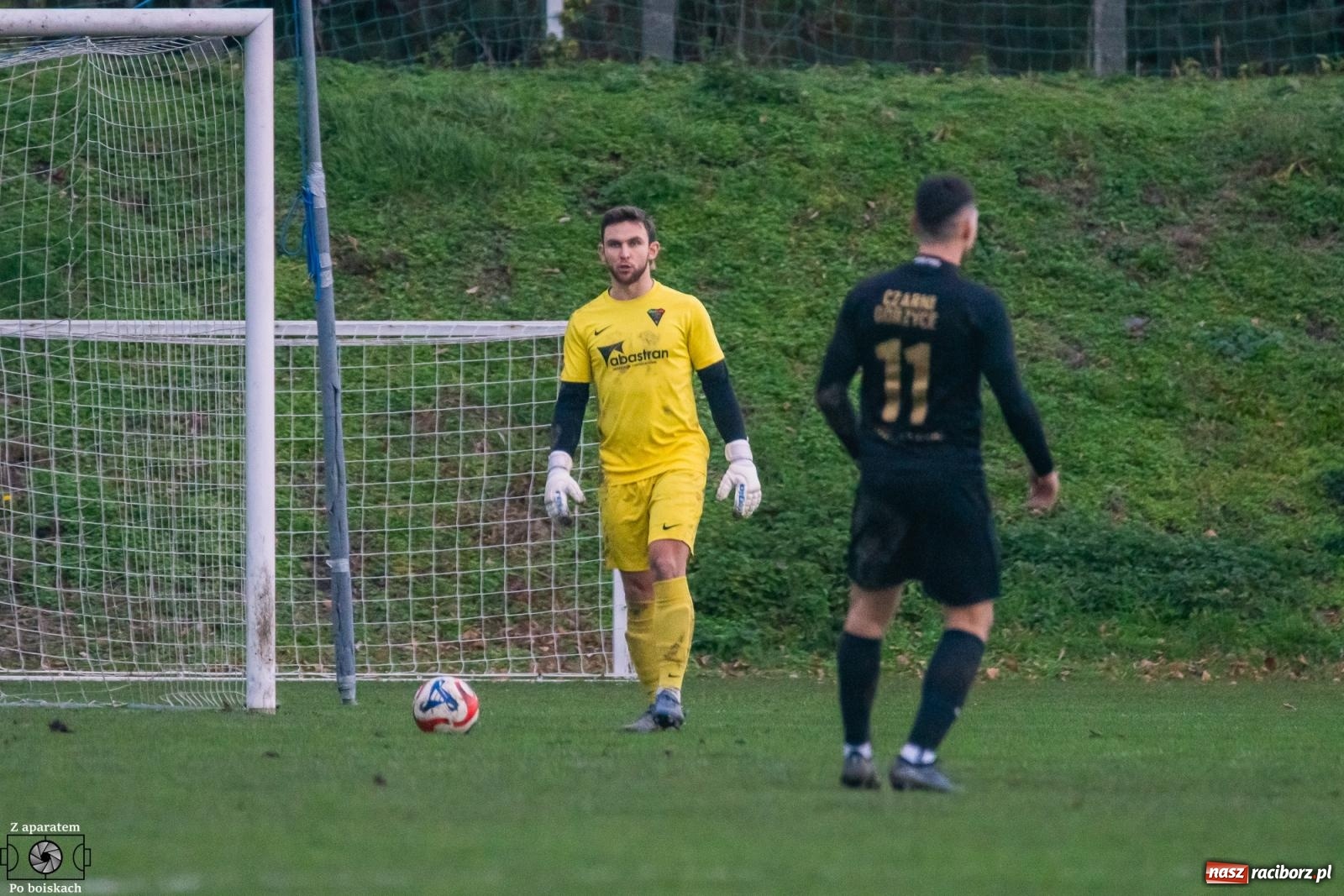 Zdjęcie w galerii na portalu naszraciborz.pl: Unia Racibórz pokonała Czarnych Gorzyce. Przy Srebrnej polała się krew! [FOTO i WIDEO] wiadomości z regionu