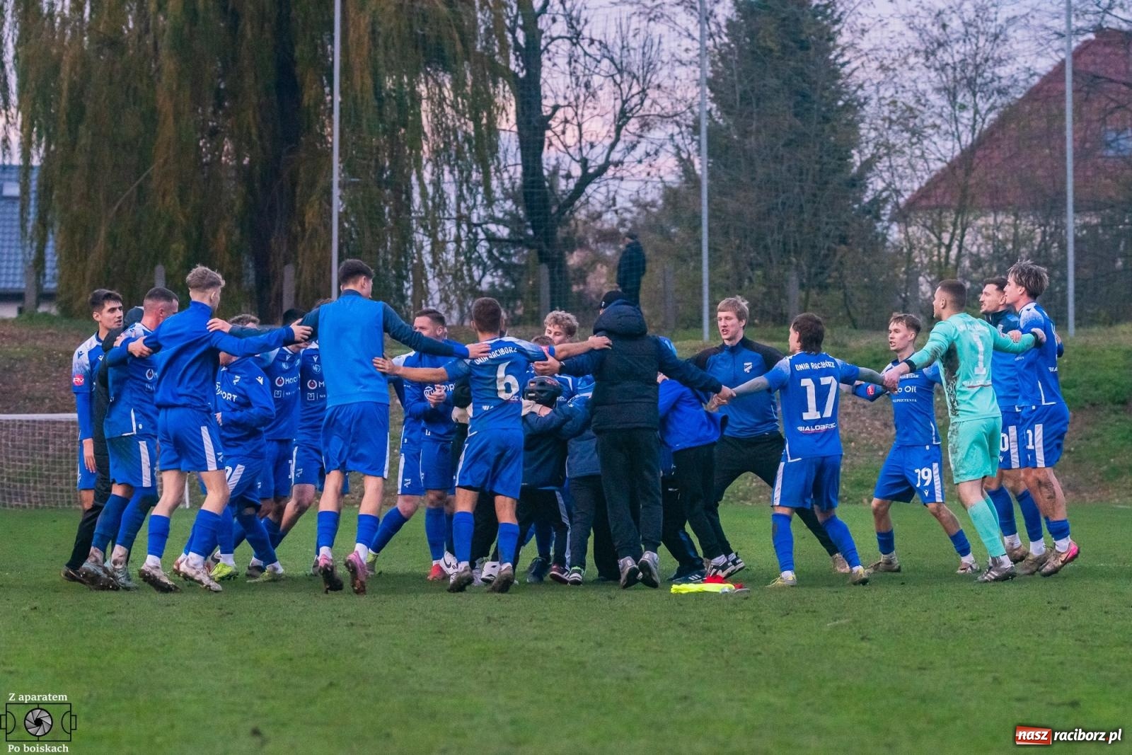 Zdjęcie w galerii na portalu naszraciborz.pl: Unia Racibórz pokonała Czarnych Gorzyce. Przy Srebrnej polała się krew! [FOTO i WIDEO] wiadomości z regionu