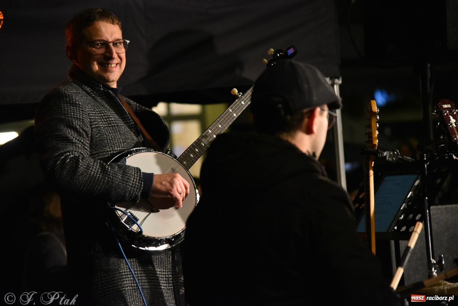 Zdjęcie w galerii na portalu naszraciborz.pl: Koncert pieśni patriotycznych na raciborskim rynku [FOTO i WIDEO] wiadomości z regionu