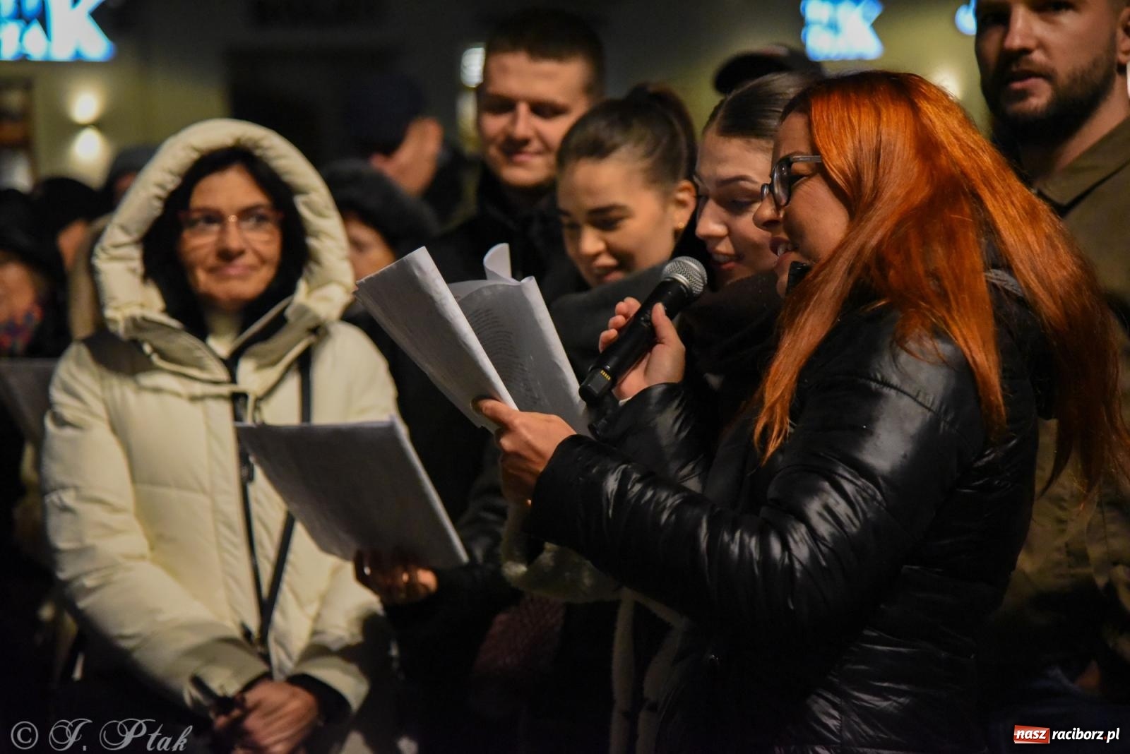 Zdjęcie w galerii na portalu naszraciborz.pl: Koncert pieśni patriotycznych na raciborskim rynku [FOTO i WIDEO] wiadomości z regionu
