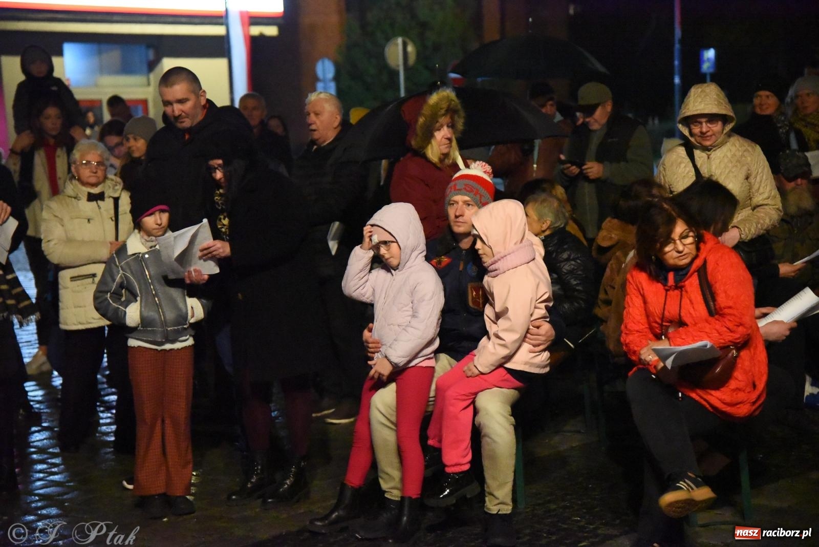 Zdjęcie w galerii na portalu naszraciborz.pl: Koncert pieśni patriotycznych na raciborskim rynku [FOTO i WIDEO] wiadomości z regionu