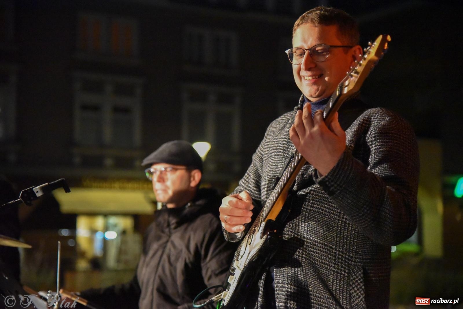 Zdjęcie w galerii na portalu naszraciborz.pl: Koncert pieśni patriotycznych na raciborskim rynku [FOTO i WIDEO] wiadomości z regionu