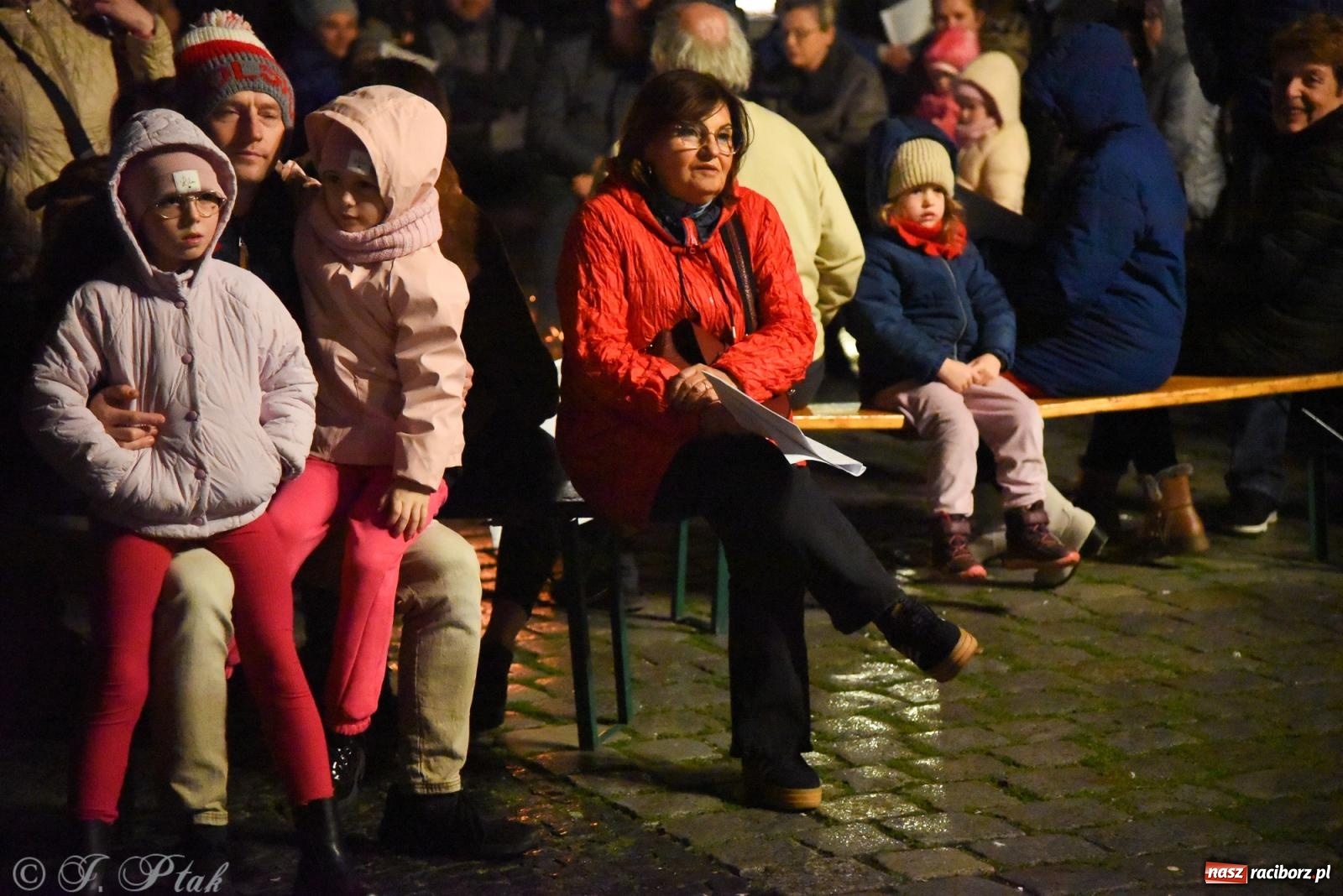 Zdjęcie w galerii na portalu naszraciborz.pl: Koncert pieśni patriotycznych na raciborskim rynku [FOTO i WIDEO] wiadomości z regionu