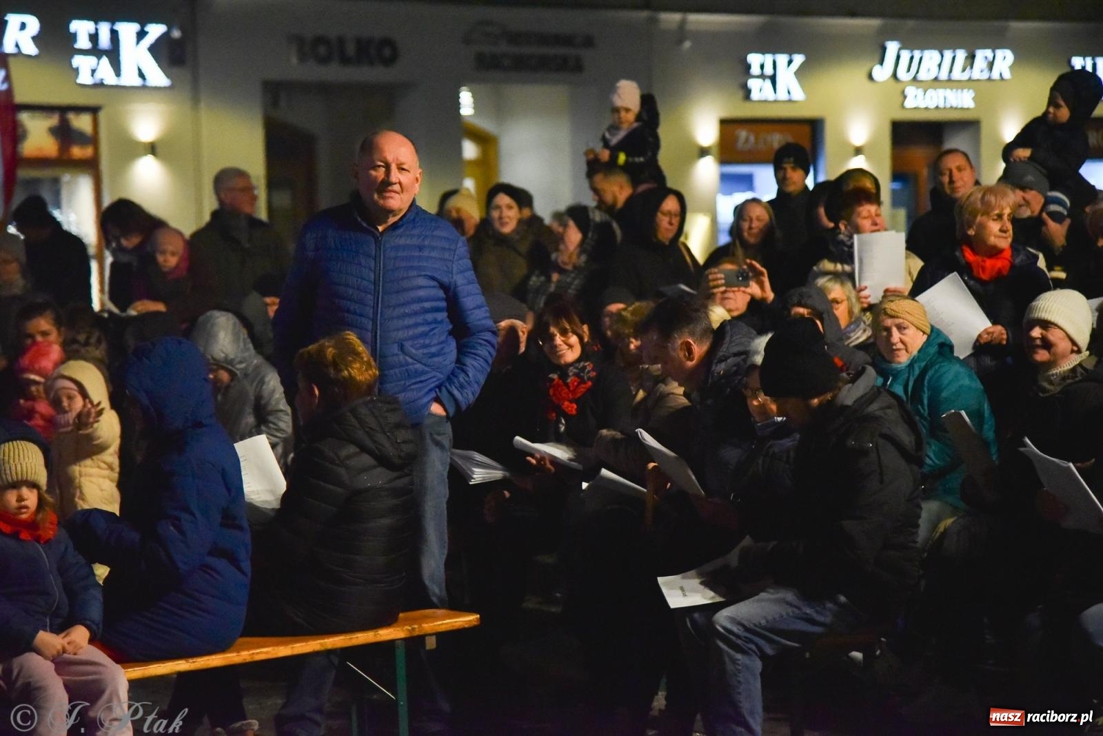 Zdjęcie w galerii na portalu naszraciborz.pl: Koncert pieśni patriotycznych na raciborskim rynku [FOTO i WIDEO] wiadomości z regionu