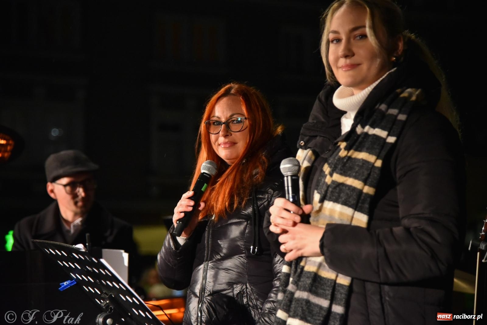 Zdjęcie w galerii na portalu naszraciborz.pl: Koncert pieśni patriotycznych na raciborskim rynku [FOTO i WIDEO] wiadomości z regionu