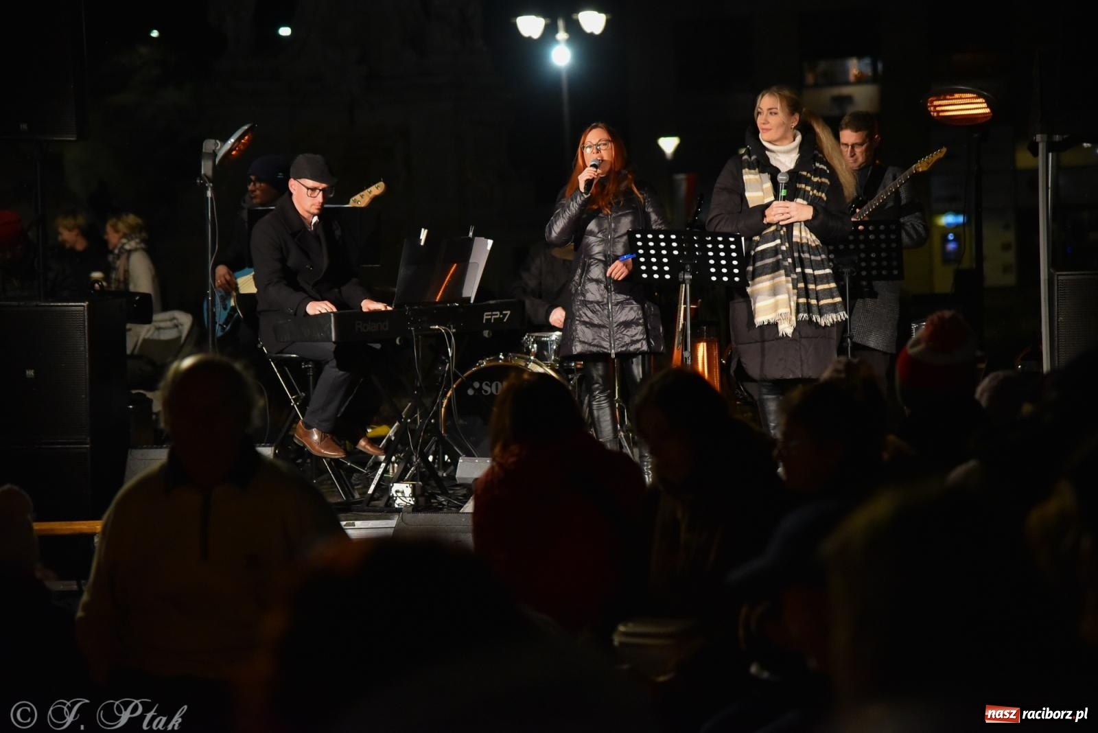 Zdjęcie w galerii na portalu naszraciborz.pl: Koncert pieśni patriotycznych na raciborskim rynku [FOTO i WIDEO] wiadomości z regionu