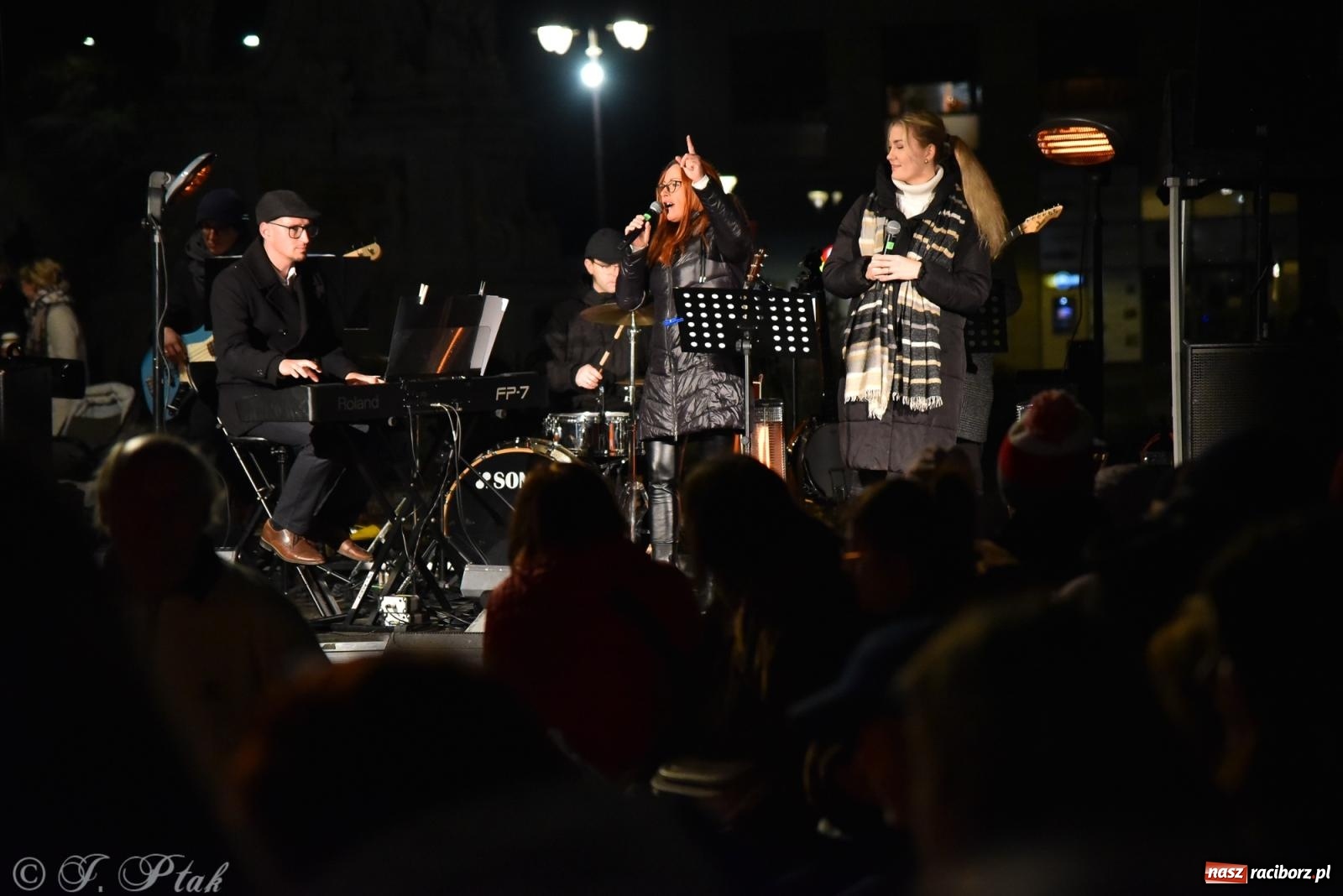 Zdjęcie w galerii na portalu naszraciborz.pl: Koncert pieśni patriotycznych na raciborskim rynku [FOTO i WIDEO] wiadomości z regionu