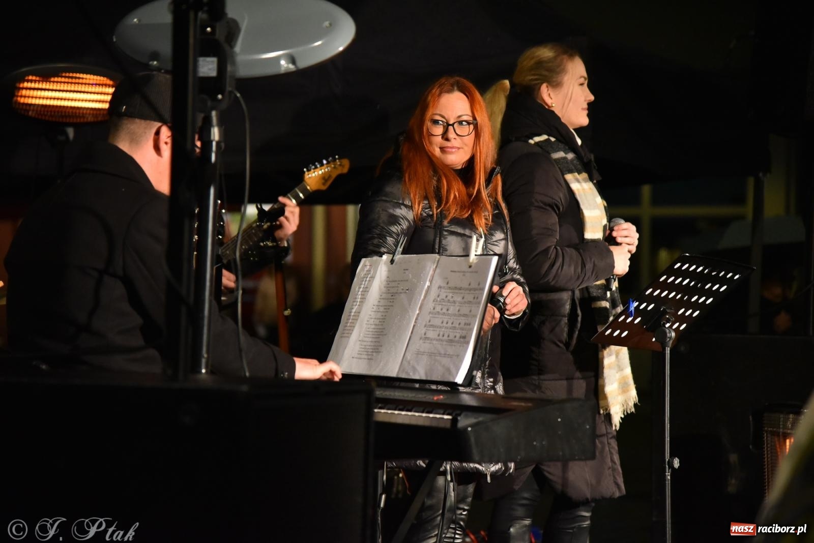 Zdjęcie w galerii na portalu naszraciborz.pl: Koncert pieśni patriotycznych na raciborskim rynku [FOTO i WIDEO] wiadomości z regionu