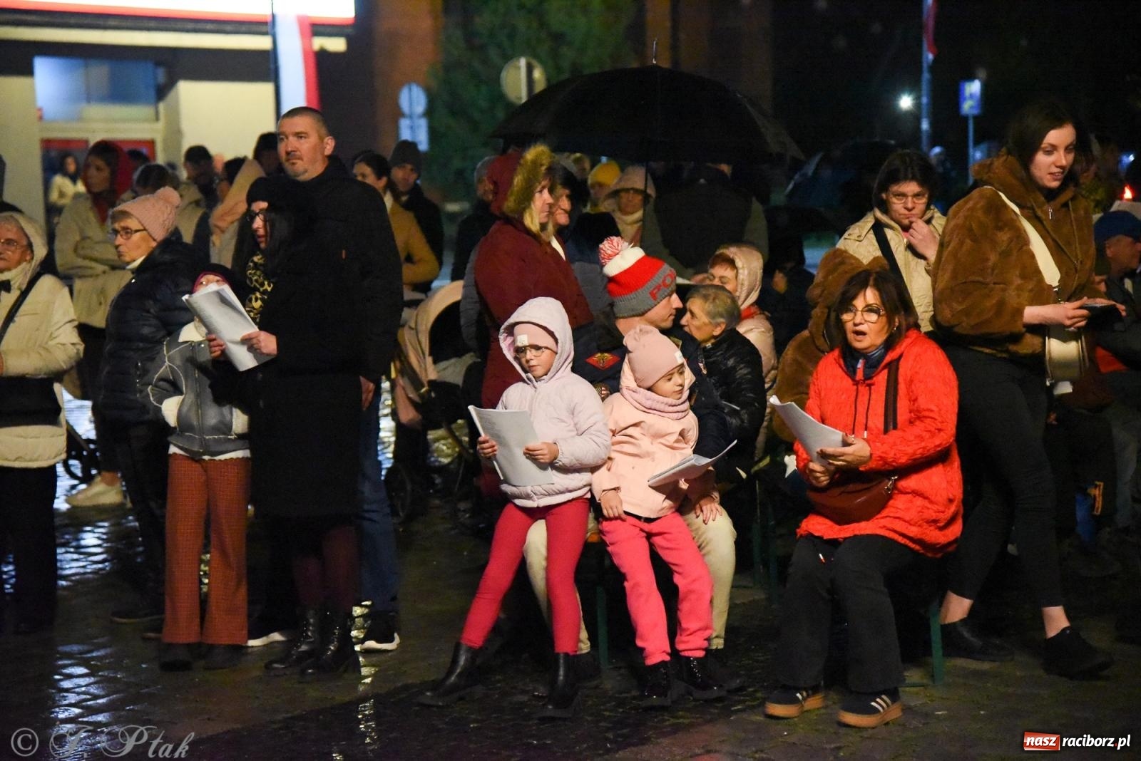 Zdjęcie w galerii na portalu naszraciborz.pl: Koncert pieśni patriotycznych na raciborskim rynku [FOTO i WIDEO] wiadomości z regionu