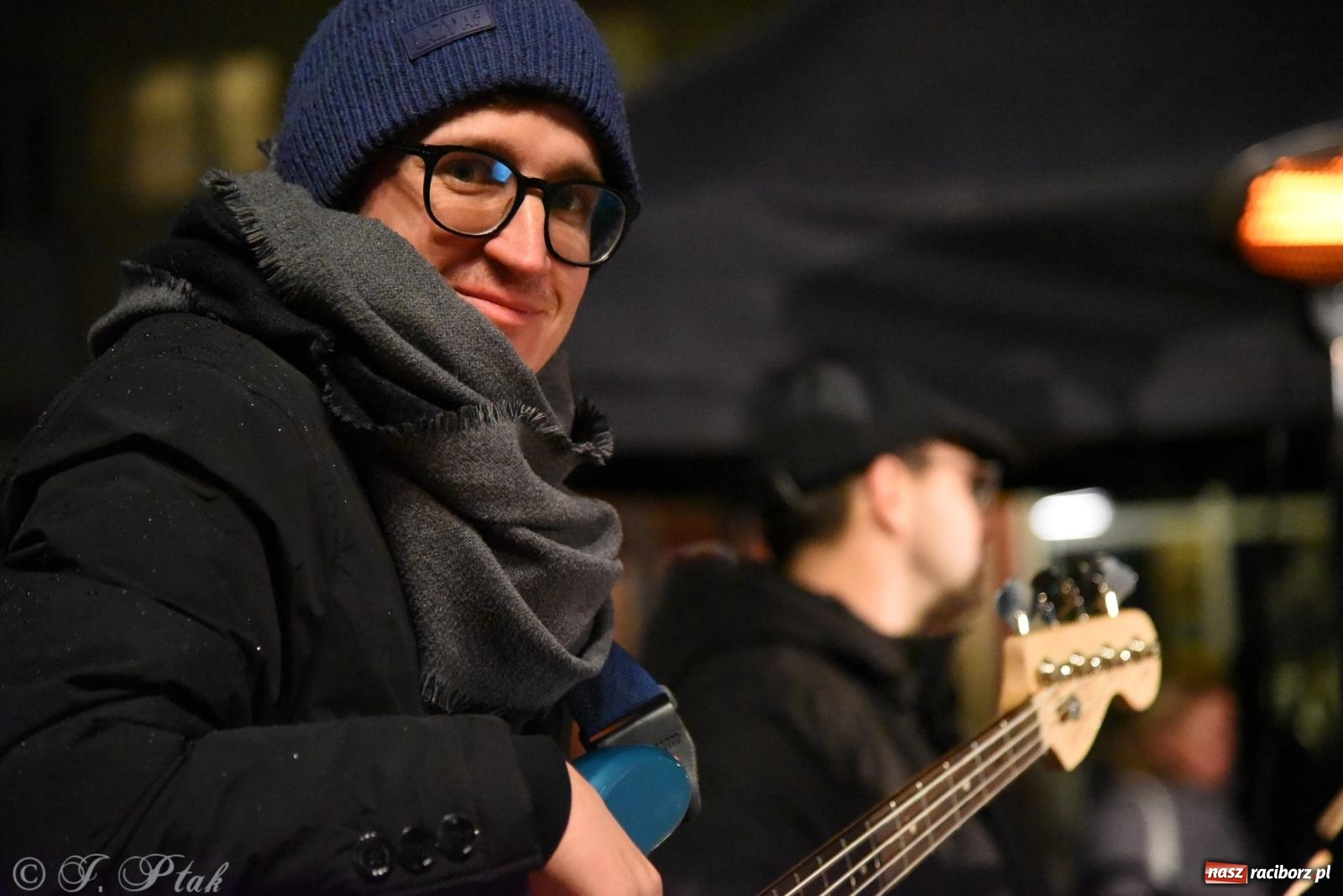 Zdjęcie w galerii na portalu naszraciborz.pl: Koncert pieśni patriotycznych na raciborskim rynku [FOTO i WIDEO] wiadomości z regionu